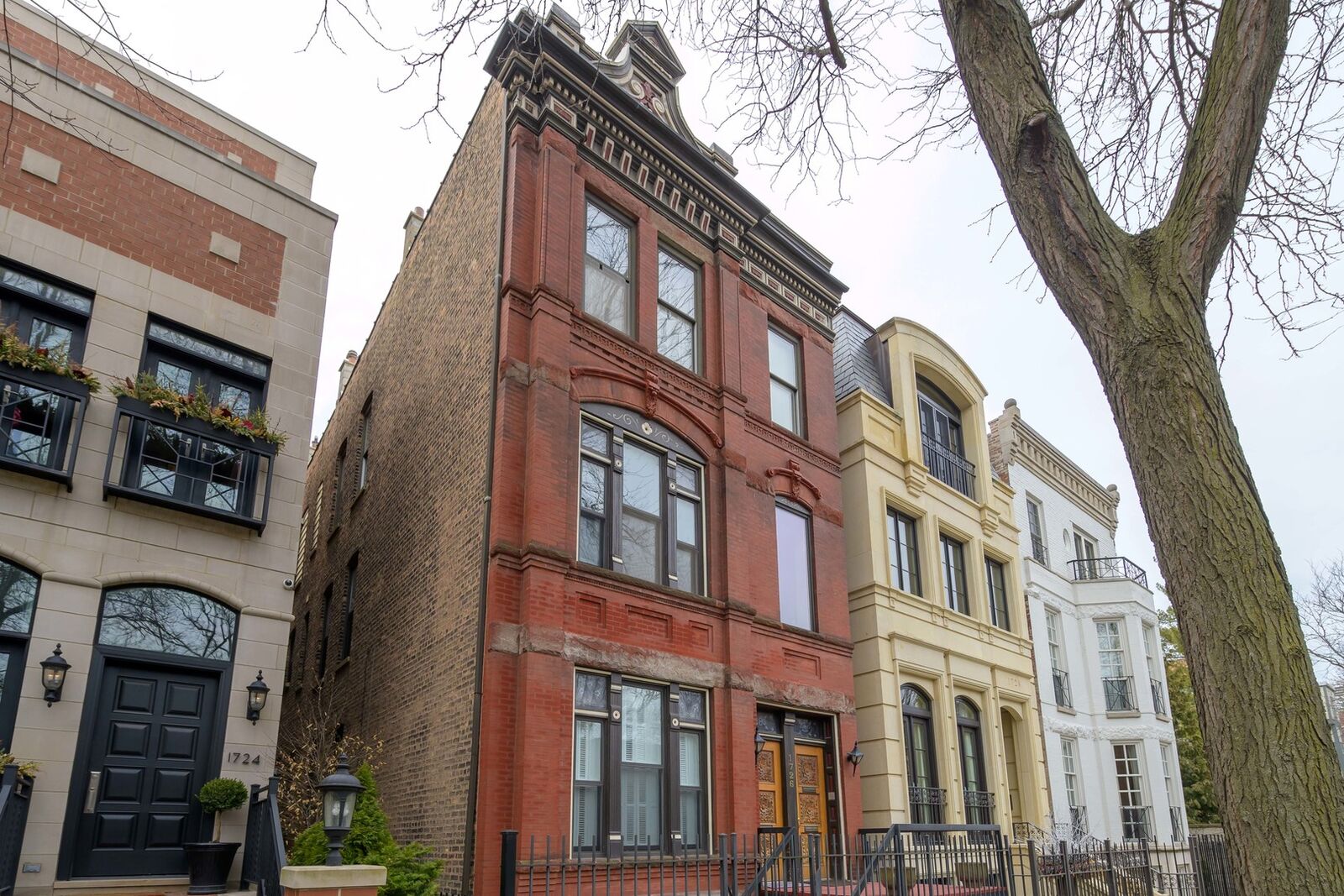 Property Photo: 1726 N Cleveland Avenue IL 60614