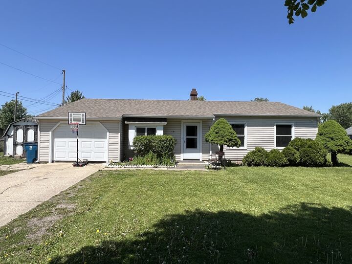 Property Photo:  757 Crestwood Drive  IL 60506 