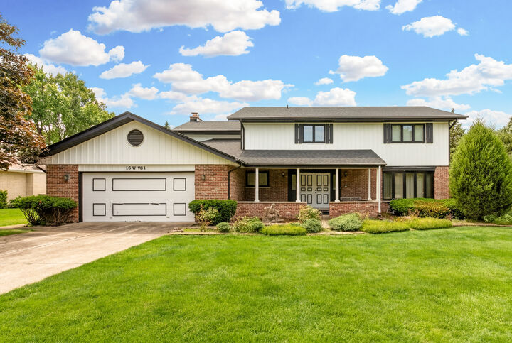 Property Photo:  16W731 89th Place  IL 60527 