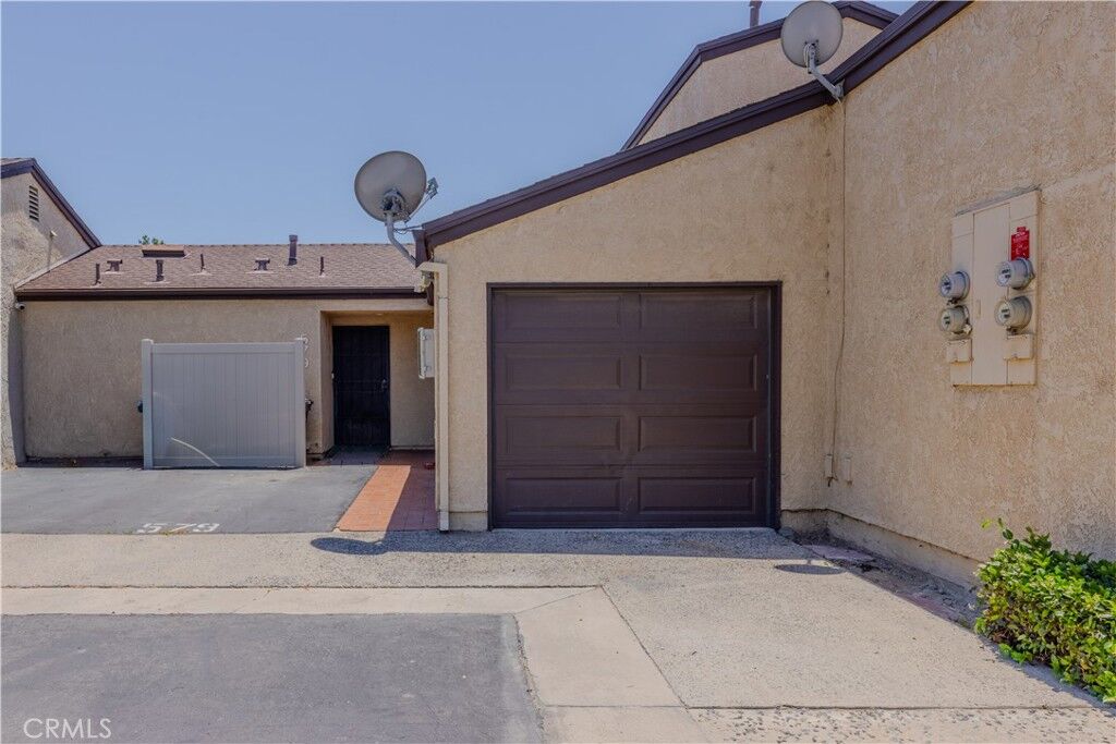 Property Photo:  579 Parkview  CA 92530 