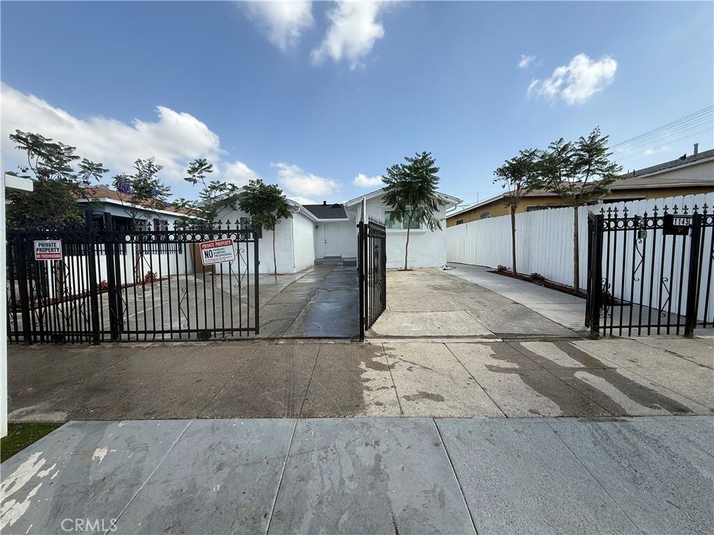 Property Photo:  1143 E 106th Street  CA 90002 