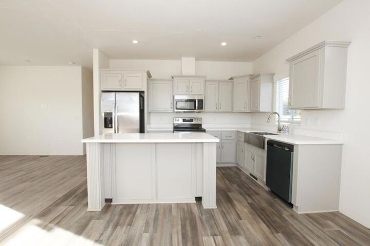 Property Photo:  