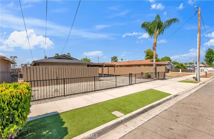 Property Photo:  470 W Kimball  CA 92543 