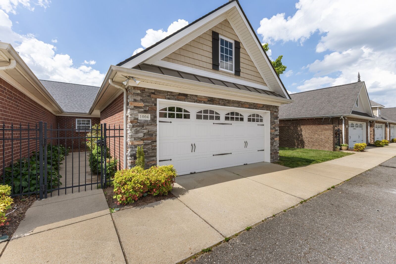 Property Photo:  395 Devon Chase Hl 1004  TN 37066 