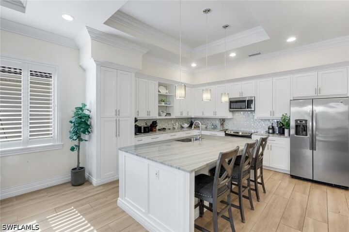 Property Photo: 631 100th Avenue N FL 34108