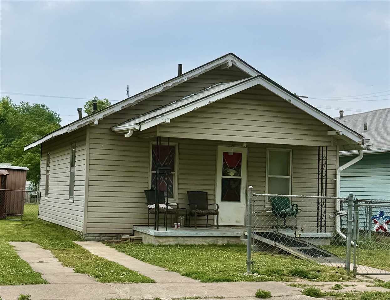 Property Photo:  1006 W College Ave  OK 74631 