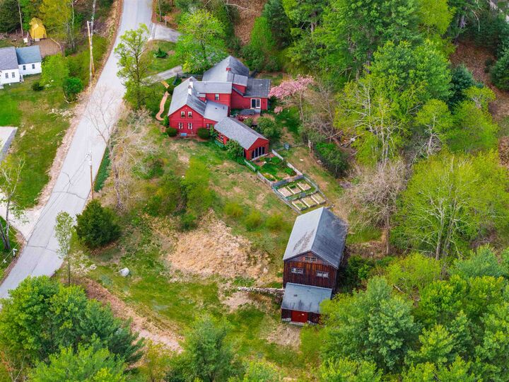 Property Photo:  29 Averill Road  NH 03033 