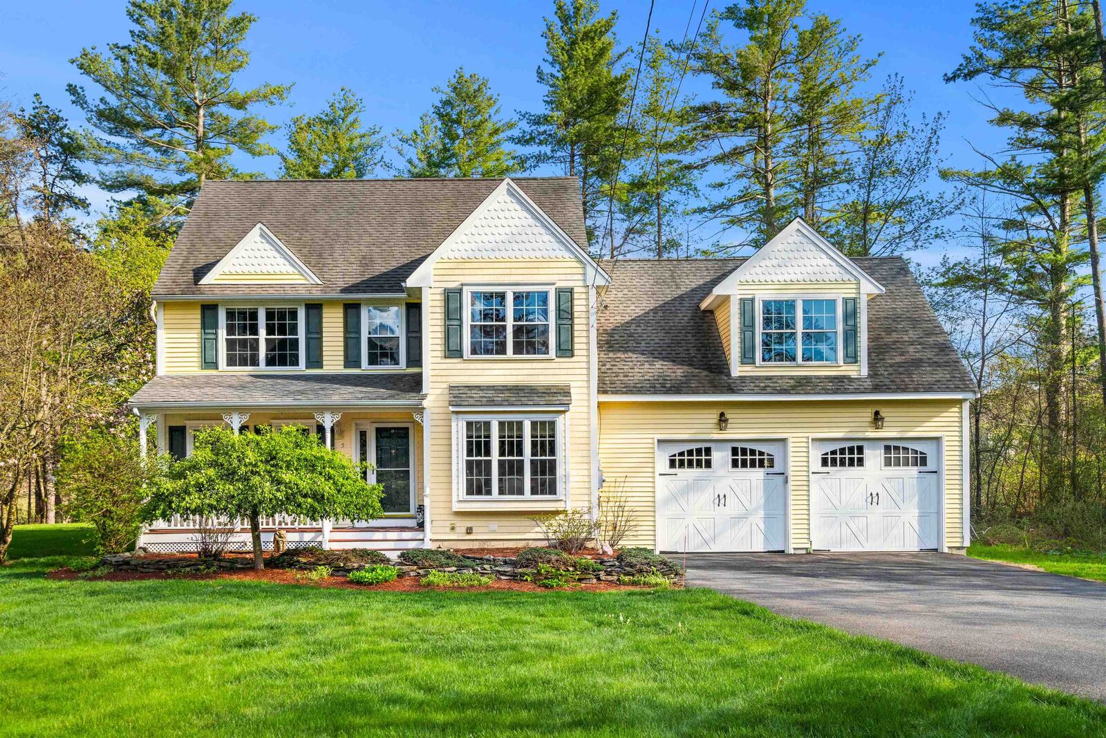 Property Photo: 5 Spicebush Circle NH 03052