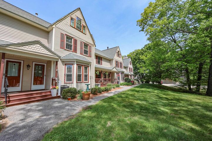Property Photo:  31 Stanstead Place  NH 03063 