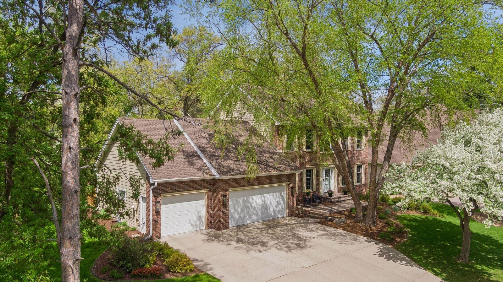 Property Photo:  75 Wildridge Road  MN 55115 