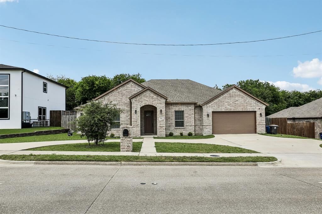 Property Photo:  515 W Laureland Road  TX 75232 