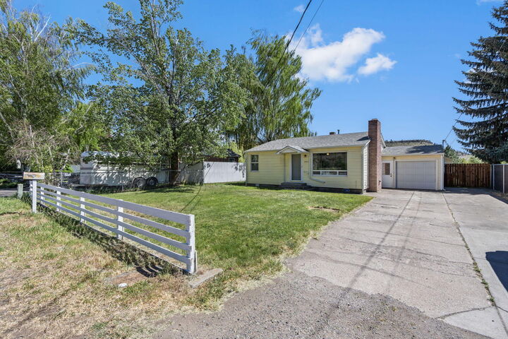 Property Photo: 2402 NE 3rd OR 97754