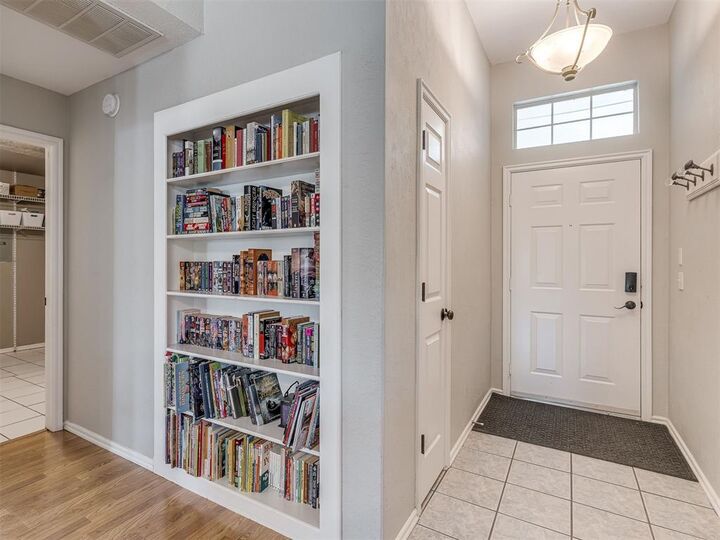 Property Photo:  917 Goshawk Drive  OK 73072 