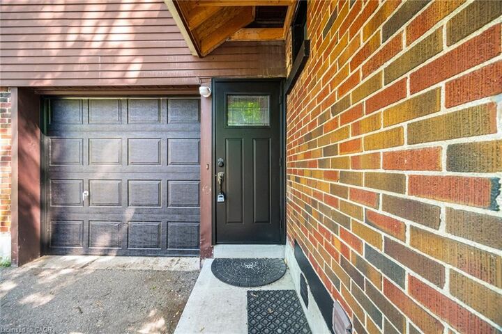 Property Photo:  64 Sheldon Avenue N Upper  ON N2H 3M4 