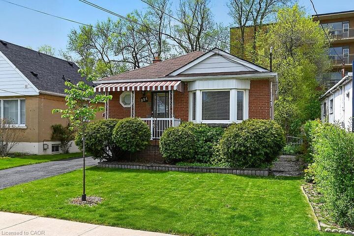 Property Photo:  954 Queensdale Avenue E  ON L8T 1H6 