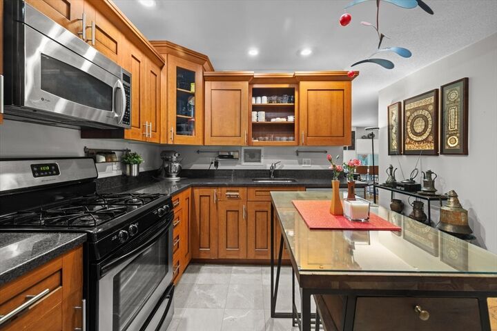 Property Photo:  65 East India Row 3G  MA 02110 