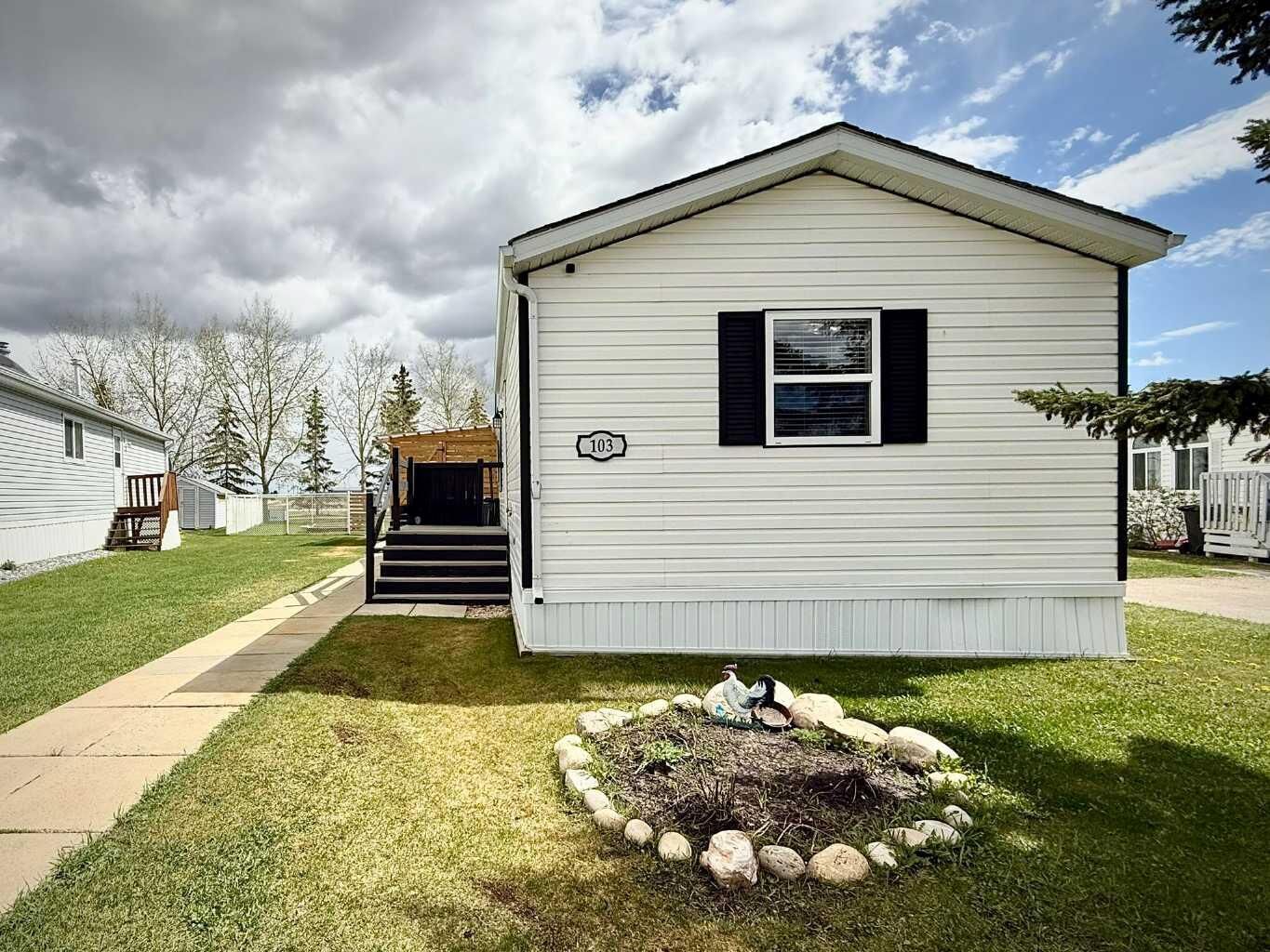 Property Photo:  103 Clark Crescent  AB T8V 2Z9 