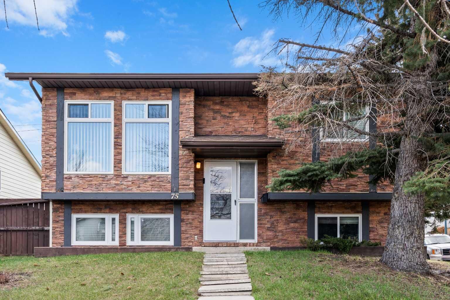 Property Photo:  75 Bedford Drive NE  AB T3K 2N9 