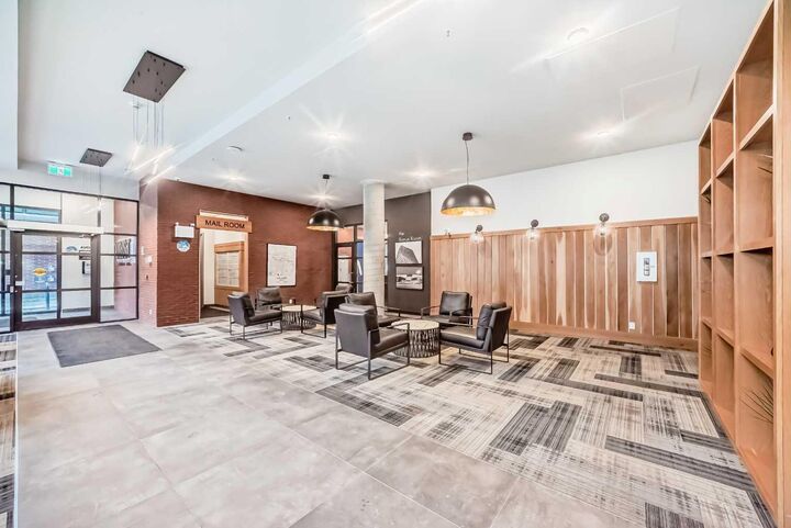 Property Photo:  4138 University Avenue NW 612  AB T3B 6L4 