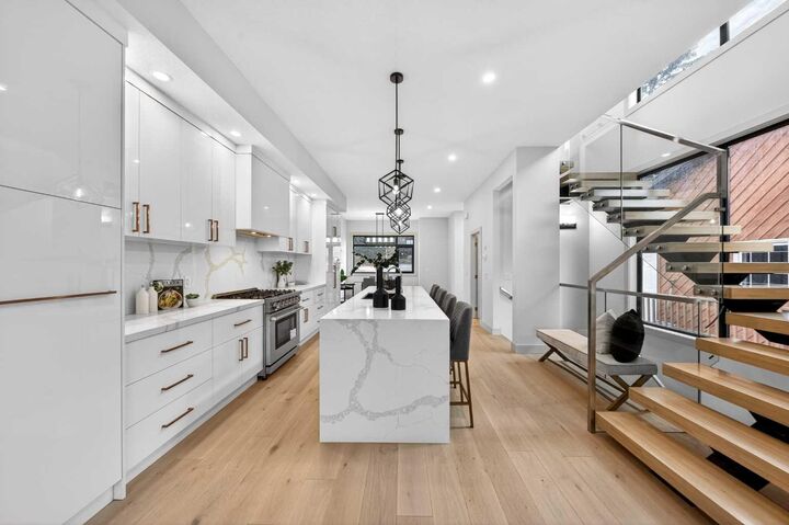 Property Photo:  5239 22 Avenue NW  AB T3B 0Z1 