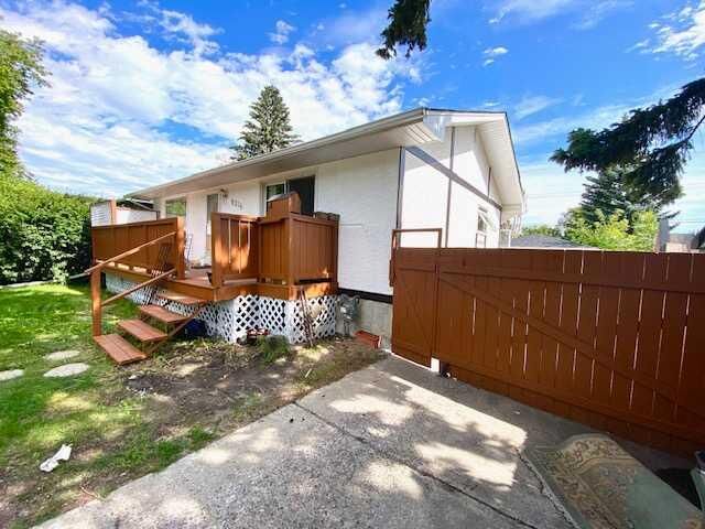Property Photo:  8016 33 Avenue NW  AB T3B 1L7 