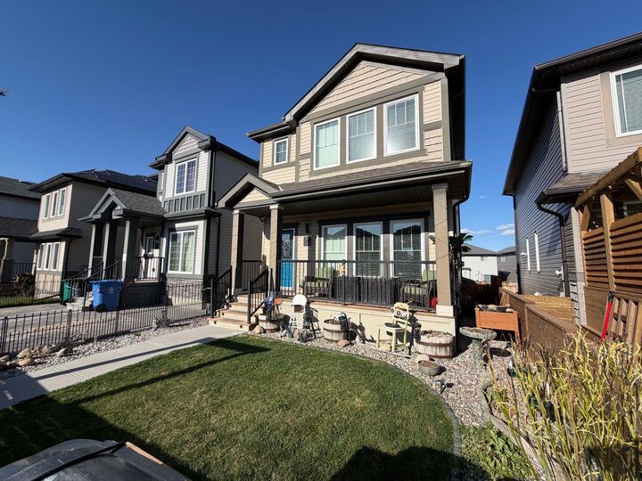 Property Photo:  527 Moonlight Lane W  AB T1J 5K1 