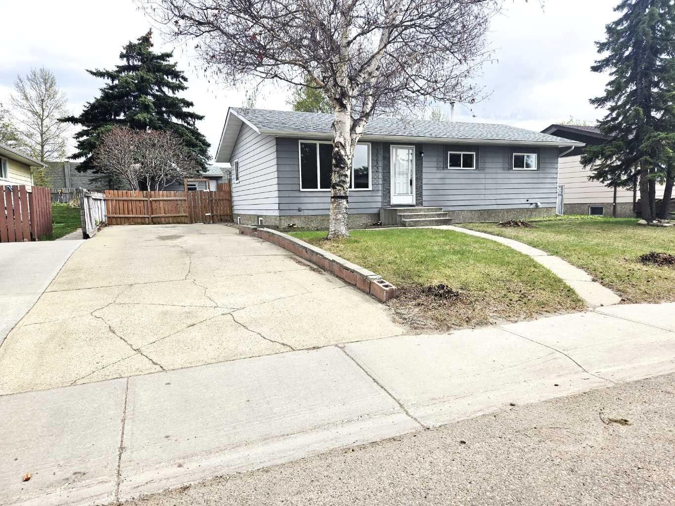 Property Photo: 3532 50 Avenue E AB T4G 1J1
