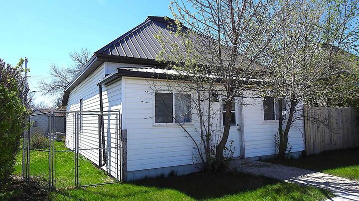 Property Photo:  2217 20 Street  AB T0L 1R0 