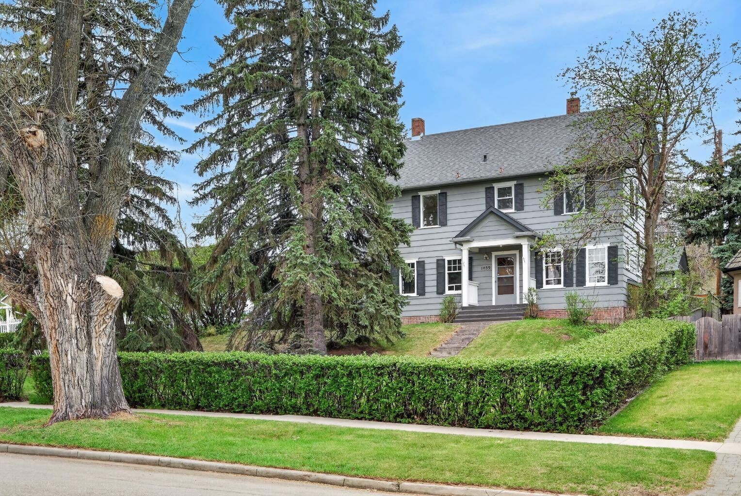 Property Photo: 1439 Shelbourne Street SW AB T3C 2L1