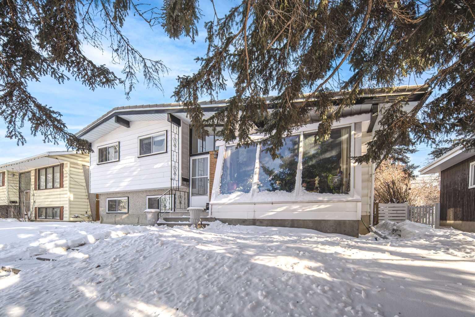 Property Photo:  4012 Varsity Drive NW  AB T3A 0Z6 