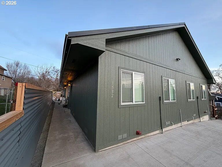 Property Photo:  1433 Lakeview Ave  OR 97601 