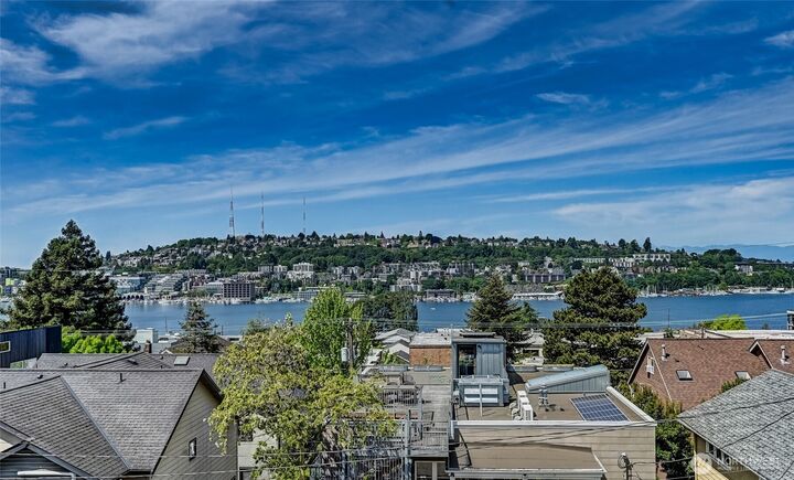 Property Photo:  2025  Boylston Avenue E  WA 98102 