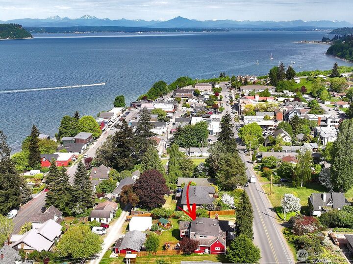 Property Photo:  428  2nd Street  WA 98260 