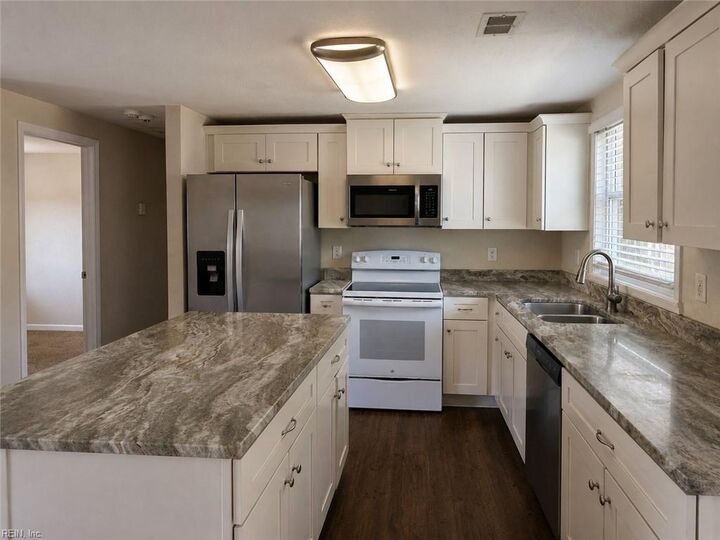 Property Photo: 1903 Seward Dr VA 23663
