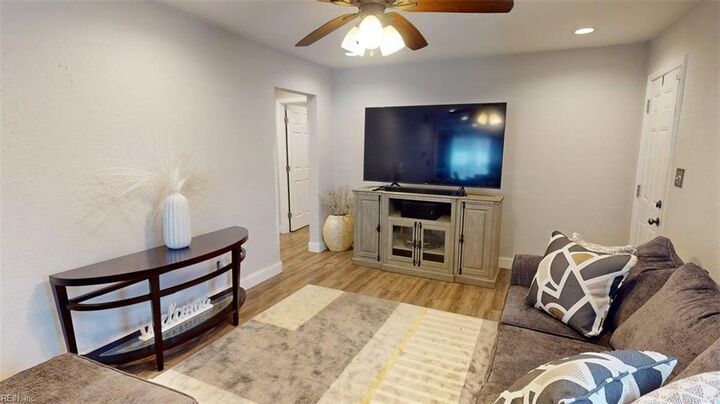 Property Photo: 3841 Robin Hood Rd VA 23513