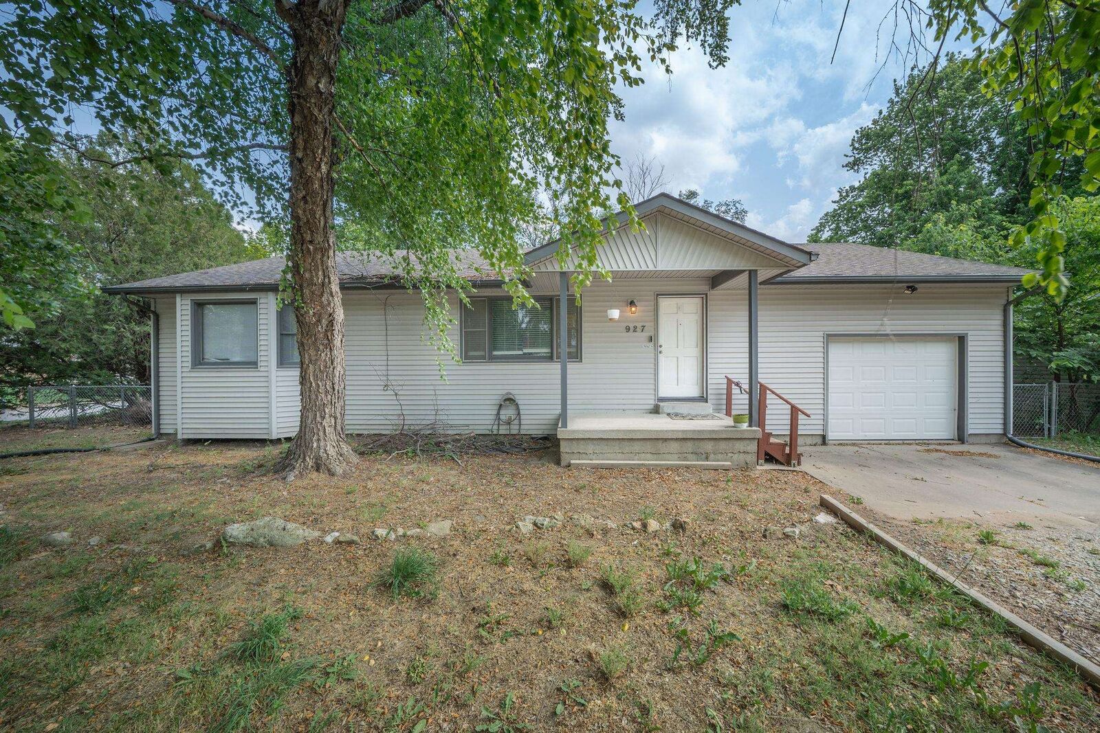 Property Photo: 927 E 43rd Ave KS 67216