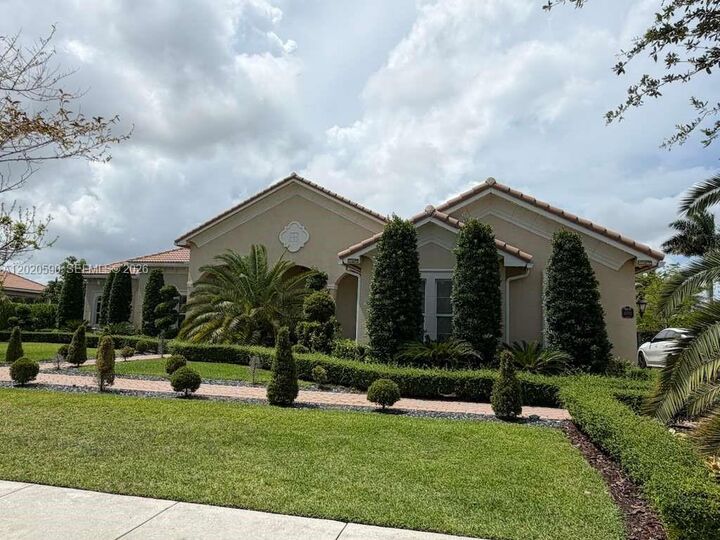 Property Photo: 5703 N Sterling Ranch Dr FL 33314