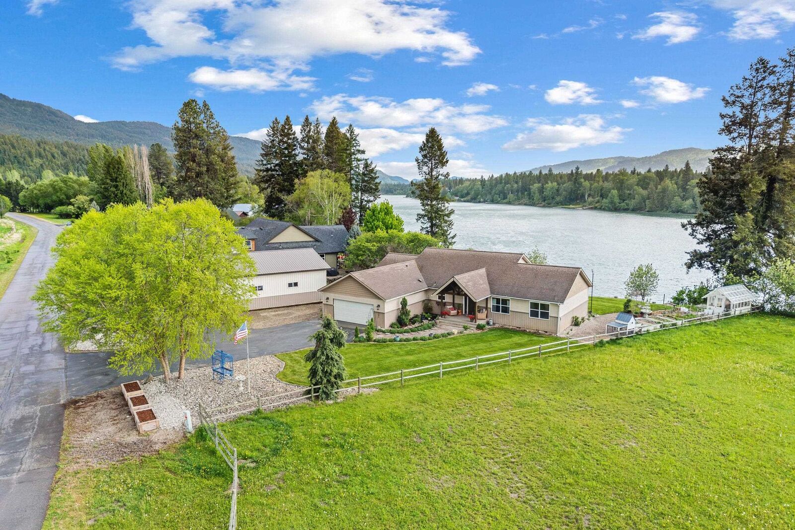 Property Photo:  321 S Reflection Dr  WA 99139 