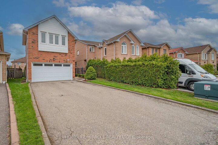 Property Photo: 5342 Crane Court ON L5V 2C4