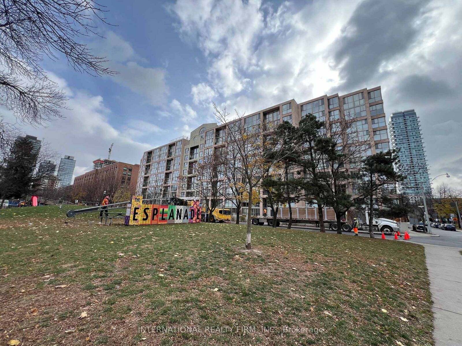 Property Photo: 65 Scadding Avenue Ph5 ON M5A 4L1