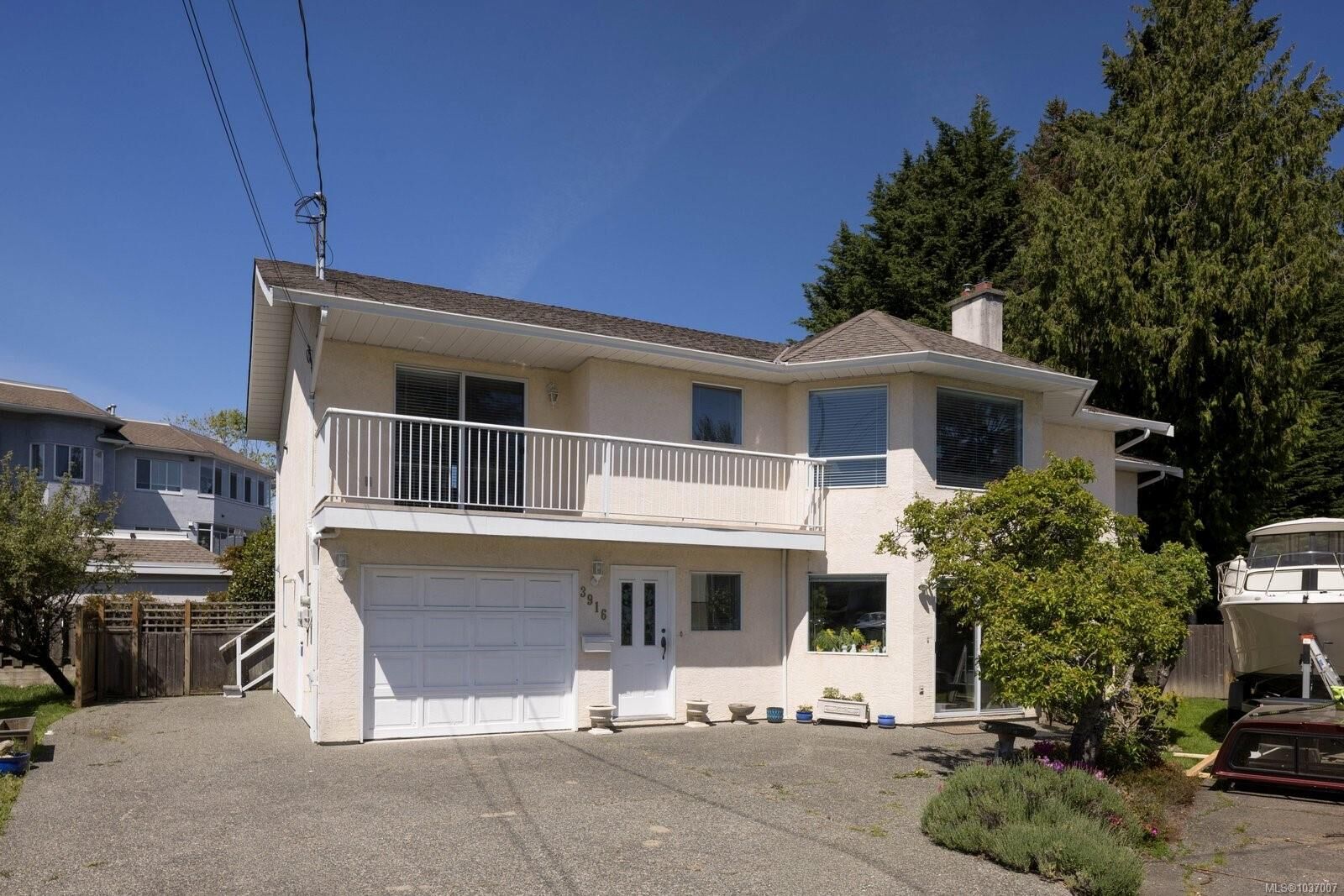 Property Photo:  3916 Stamboul St  BC V8P 4L2 