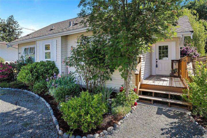 Property Photo:  1068 Holmes St  BC V9L 2C8 