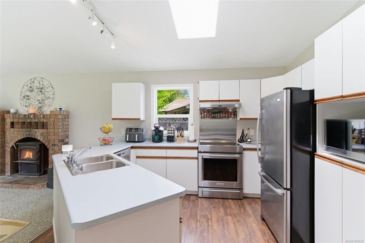 Property Photo: 1294 Gilley Cres BC V9P 1W5