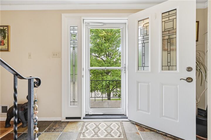Property Photo:  102 Evandale Dr  PA 15220 