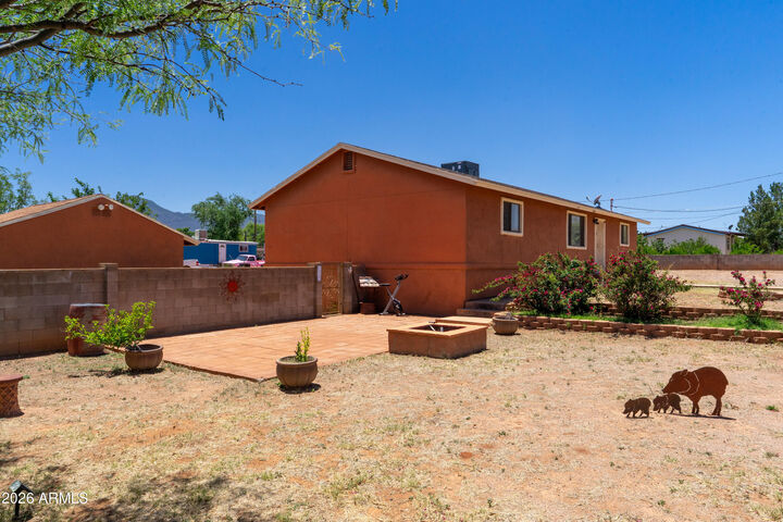 Property Photo: 1901 W Newell Street AZ 85620