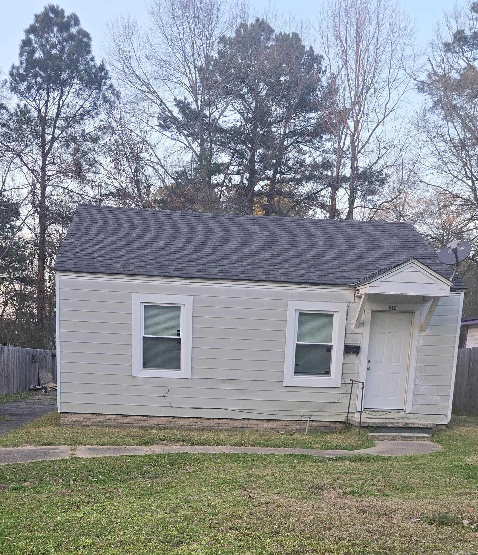 Property Photo:  912 Ellen  AR 71753 