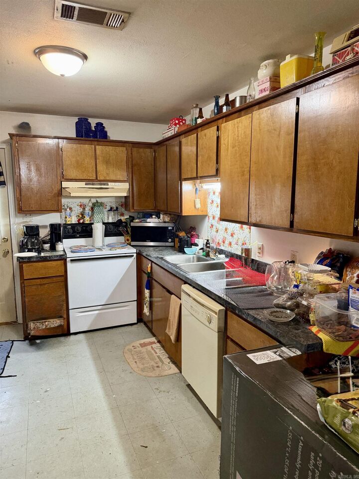 Property Photo: 1209 Olive St AR 72863