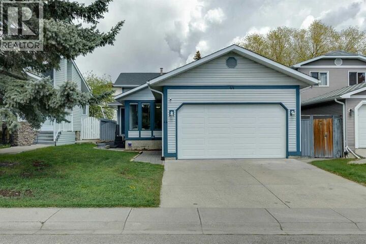 Property Photo:  44 Scenic Cove Circle Northwest  AB T3L 1N1 