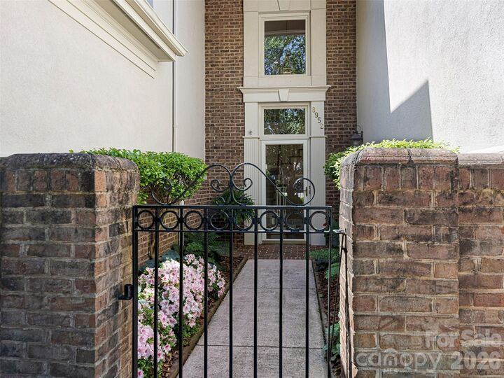 Property Photo:  8952 Challis Hill Lane  NC 28226 