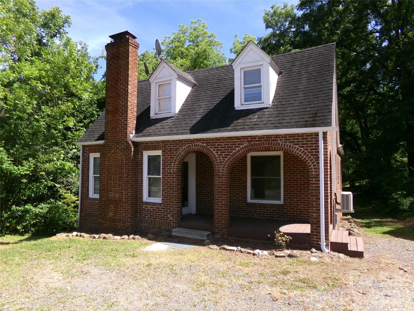 Property Photo: 1014 E Main Street NC 28001